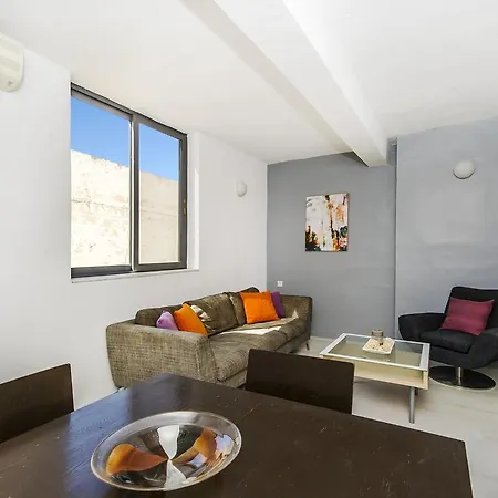 Colourful Penthouse Theoria Travel Apartament