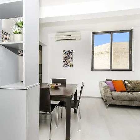 Colourful Penthouse Theoria Travel Apartment Sliema